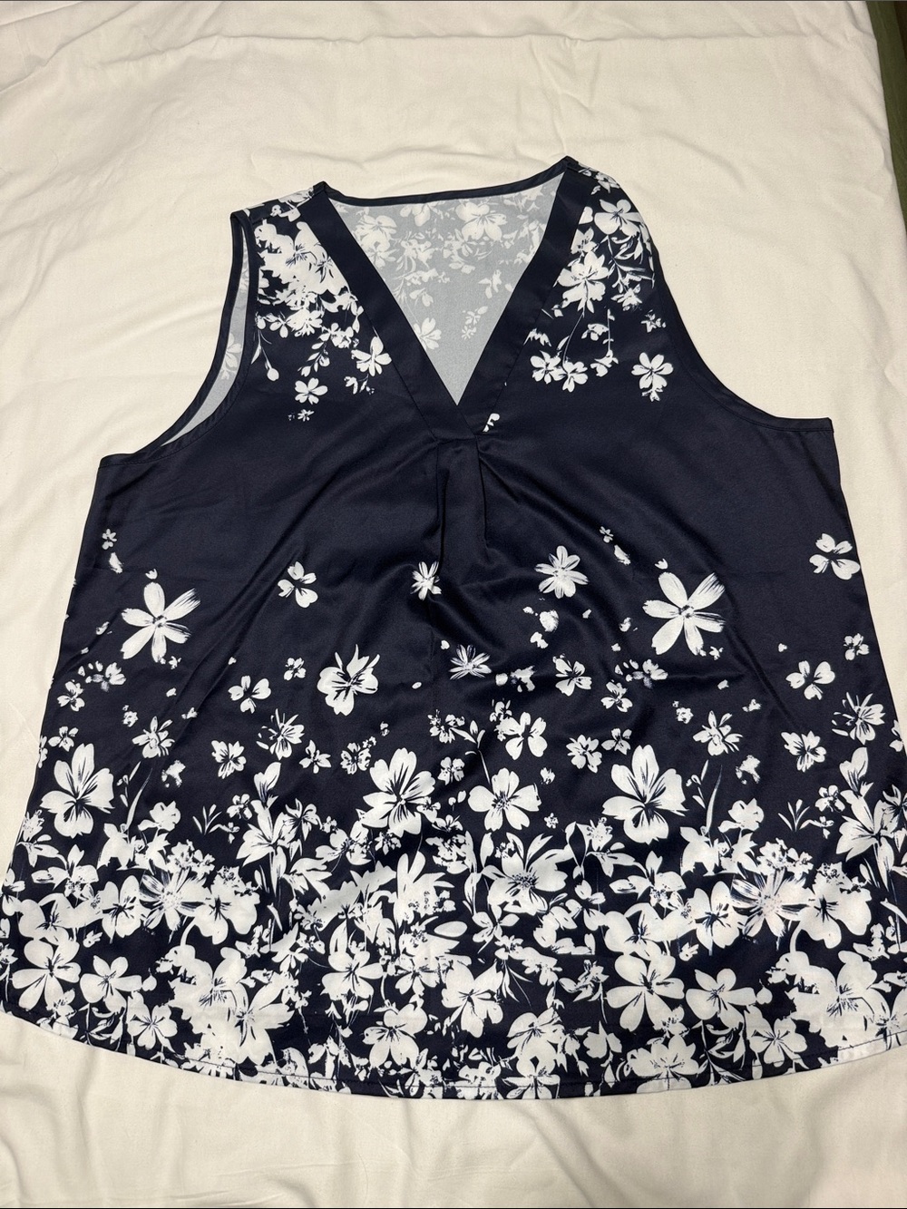 SHEIN Navy Blue & White Floral V-Neck Sleeveless Blouse